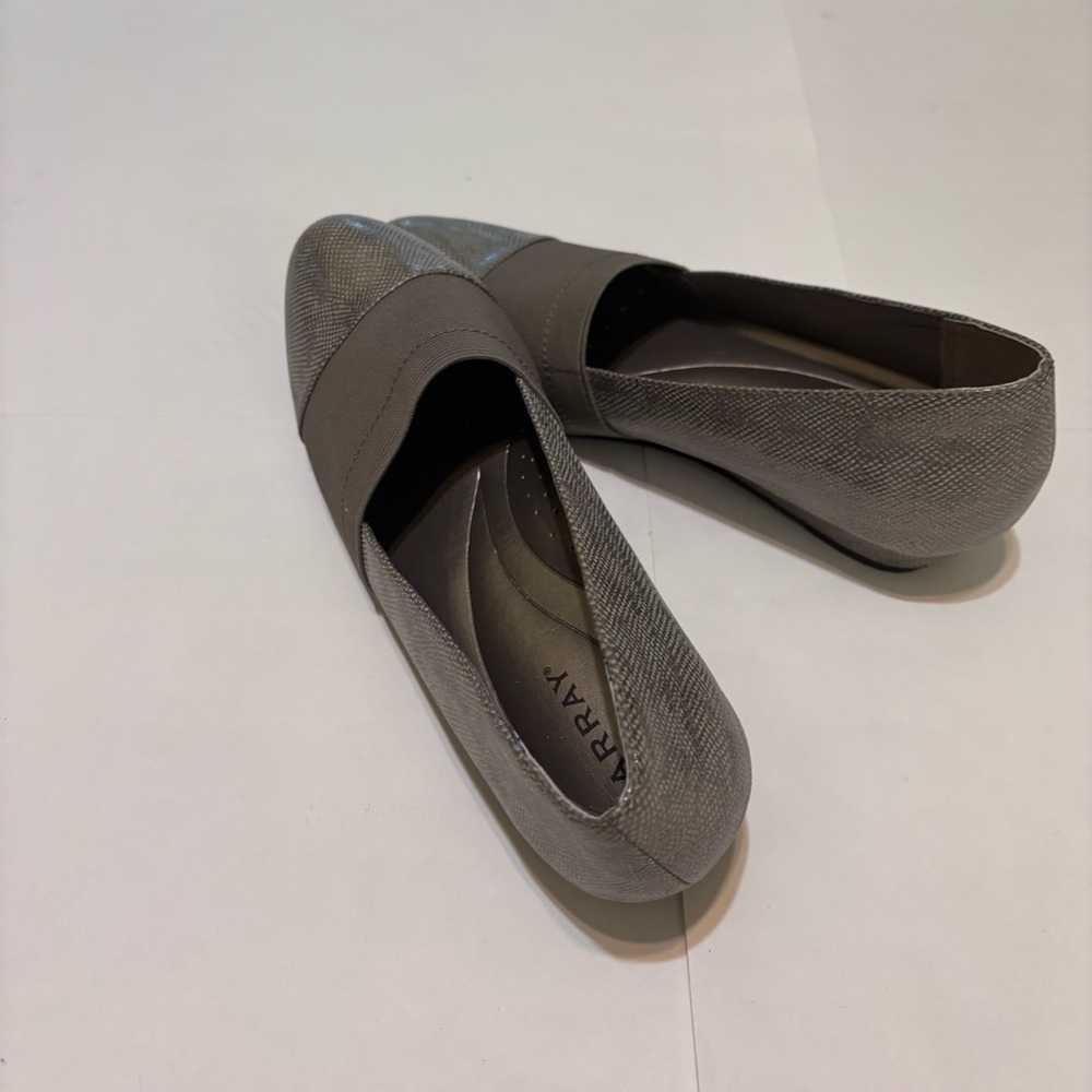 Array Women's Elegant Silver Flats - image 2